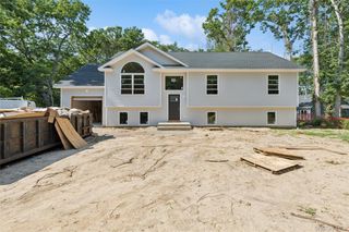 129 Cedar Lane, Medford, NY 11763
