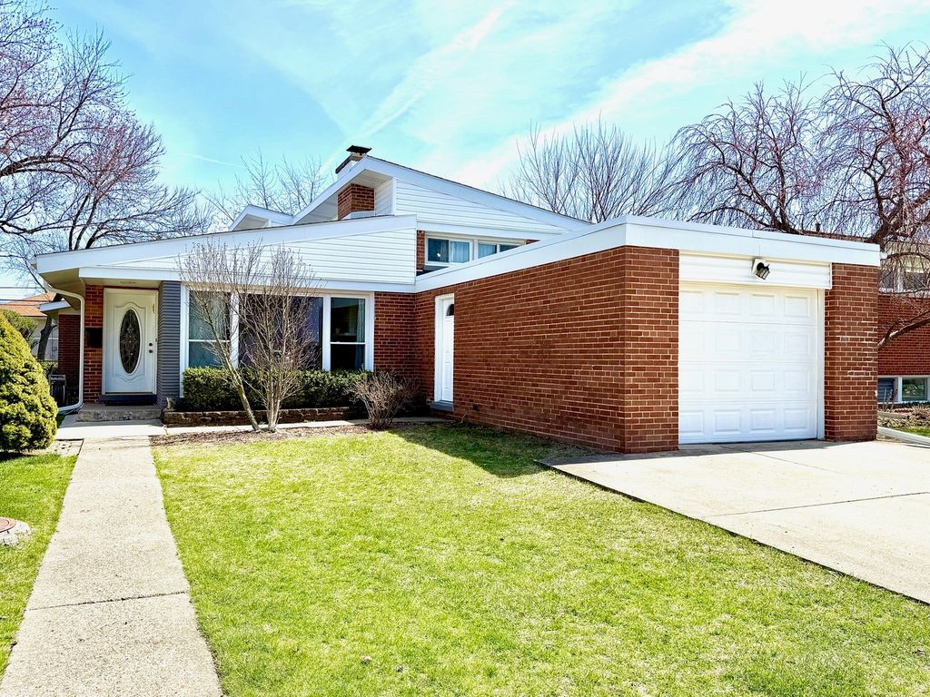 9131 Kilbourn Avenue, Skokie, IL 60076