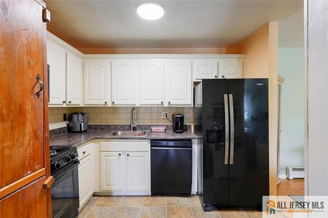 621 Cricket Lane 621, Woodbridge Proper, NJ 07095