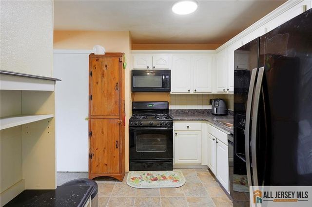 621 Cricket Lane 621, Woodbridge Proper, NJ 07095