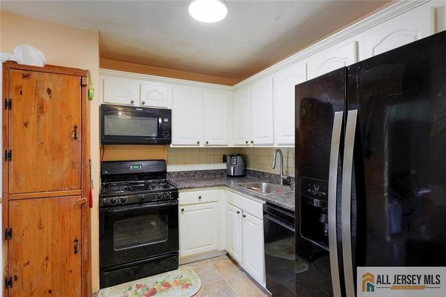 621 Cricket Lane 621, Woodbridge Proper, NJ 07095