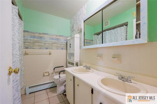 621 Cricket Lane 621, Woodbridge Proper, NJ 07095