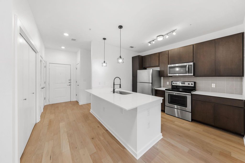 2505 Thornton RD 1202, Austin, TX 78704