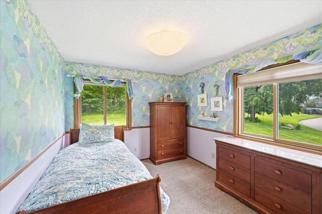 1484 Crest Drive, Chaska, MN 55318
