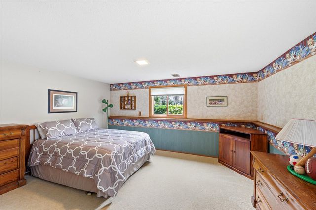 1484 Crest Drive, Chaska, MN 55318