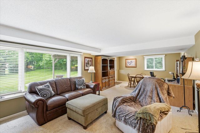 1484 Crest Drive, Chaska, MN 55318