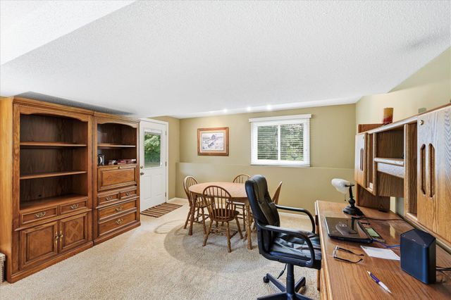 1484 Crest Drive, Chaska, MN 55318