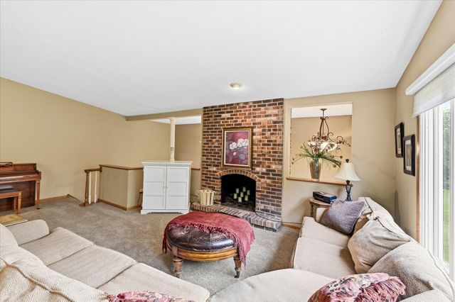 1484 Crest Drive, Chaska, MN 55318