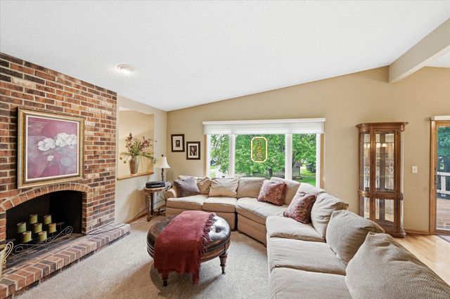 1484 Crest Drive, Chaska, MN 55318