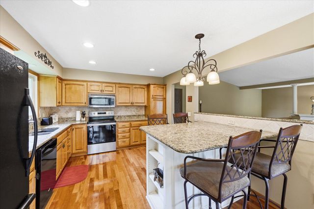 1484 Crest Drive, Chaska, MN 55318