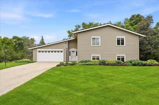 1484 Crest Drive, Chaska, MN 55318