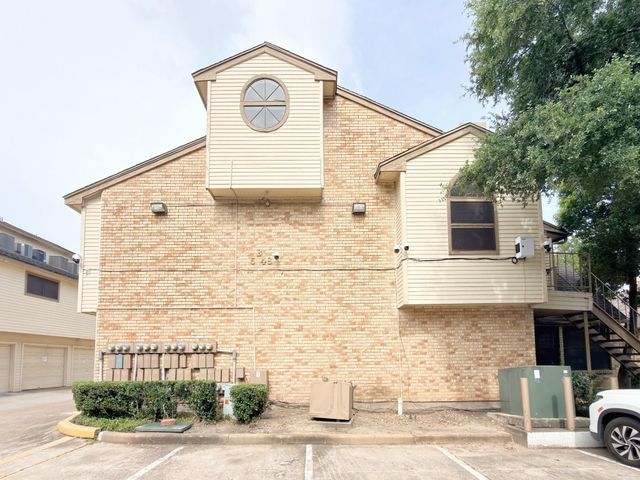 2425 Holly Hall Street B45, Houston, TX 77054