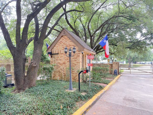 2425 Holly Hall Street B45, Houston, TX 77054