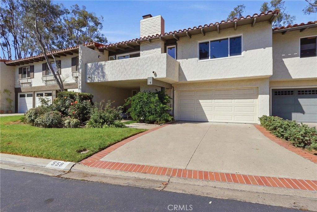 558 Vista Flora, Newport Beach, CA 92660 — photo 2