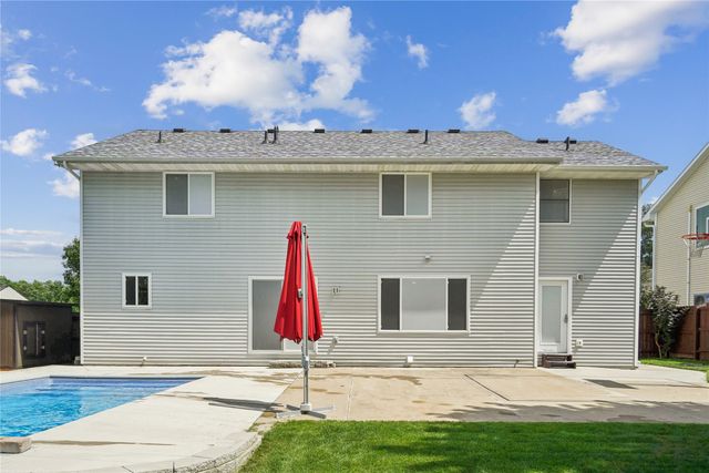 6008 NW 50th Street, Johnston, IA 50131