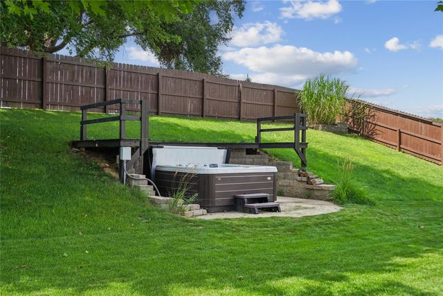 6008 NW 50th Street, Johnston, IA 50131