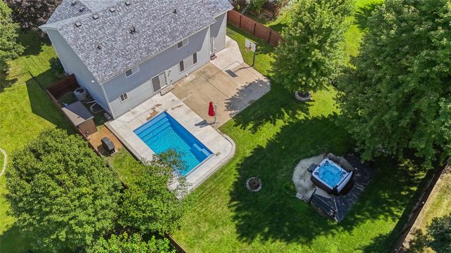 6008 NW 50th Street, Johnston, IA 50131