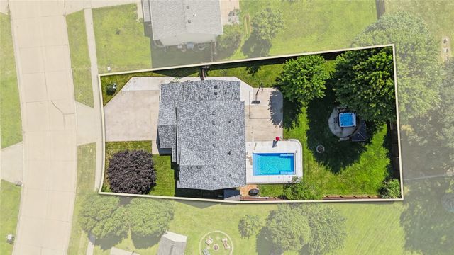 6008 NW 50th Street, Johnston, IA 50131