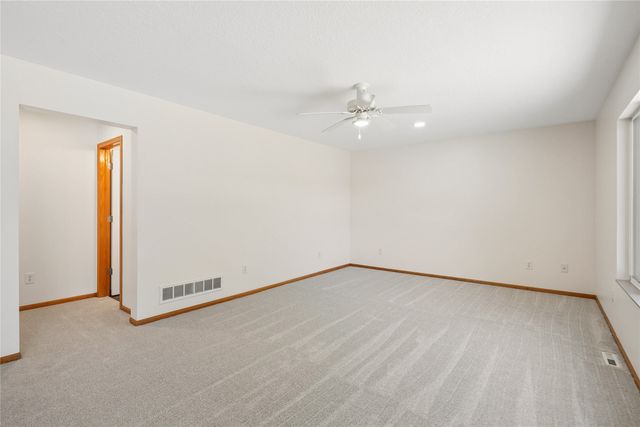 6008 NW 50th Street, Johnston, IA 50131