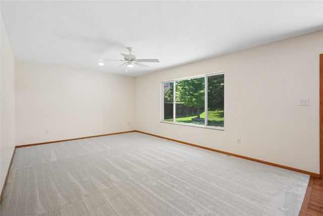 6008 NW 50th Street, Johnston, IA 50131