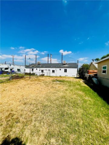 425 Grand Ave, Colton, CA 92324