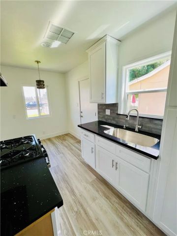 425 Grand Ave, Colton, CA 92324