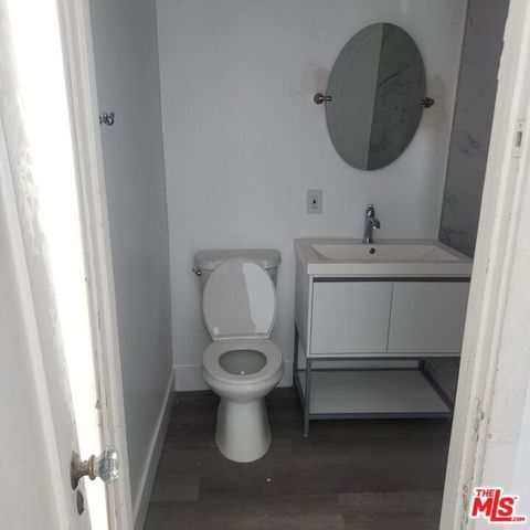 6751 Arlington Avenue, Los Angeles, CA 90043