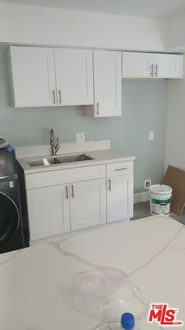 6751 Arlington Avenue, Los Angeles, CA 90043