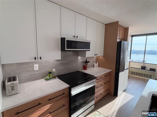 200 Winston 1205, Cliffside Park, NJ 07010