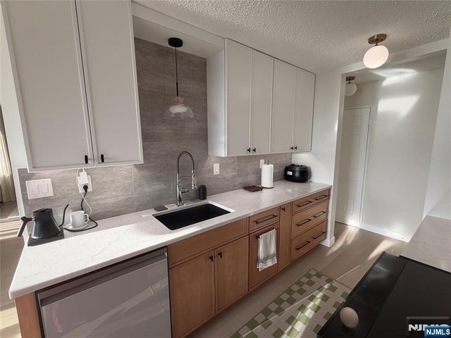 200 Winston 1205, Cliffside Park, NJ 07010