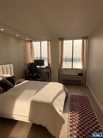 200 Winston 1205, Cliffside Park, NJ 07010