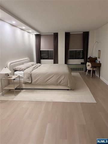 200 Winston 1205, Cliffside Park, NJ 07010