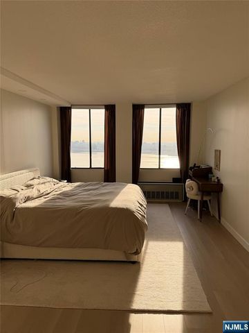 200 Winston 1205, Cliffside Park, NJ 07010