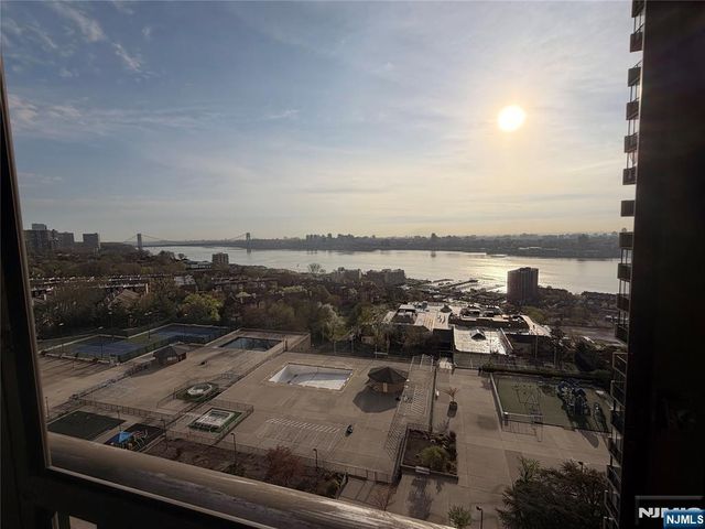 200 Winston 1205, Cliffside Park, NJ 07010