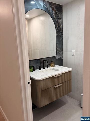 200 Winston 1205, Cliffside Park, NJ 07010