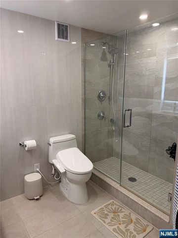 200 Winston 1205, Cliffside Park, NJ 07010