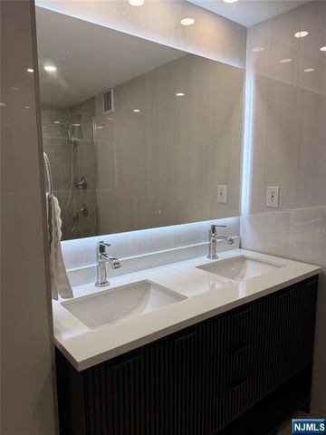 200 Winston 1205, Cliffside Park, NJ 07010