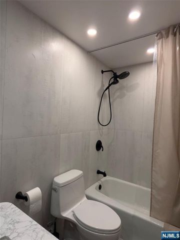 200 Winston 1205, Cliffside Park, NJ 07010