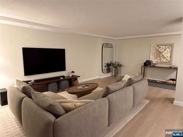 200 Winston 1205, Cliffside Park, NJ 07010
