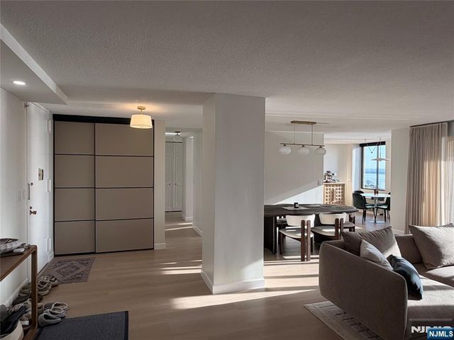 200 Winston 1205, Cliffside Park, NJ 07010