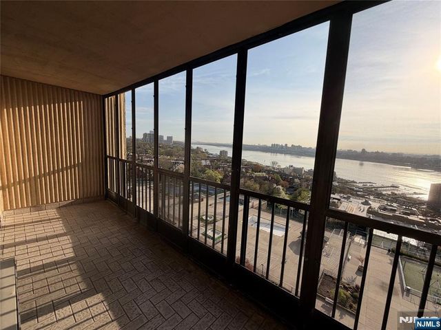 200 Winston 1205, Cliffside Park, NJ 07010