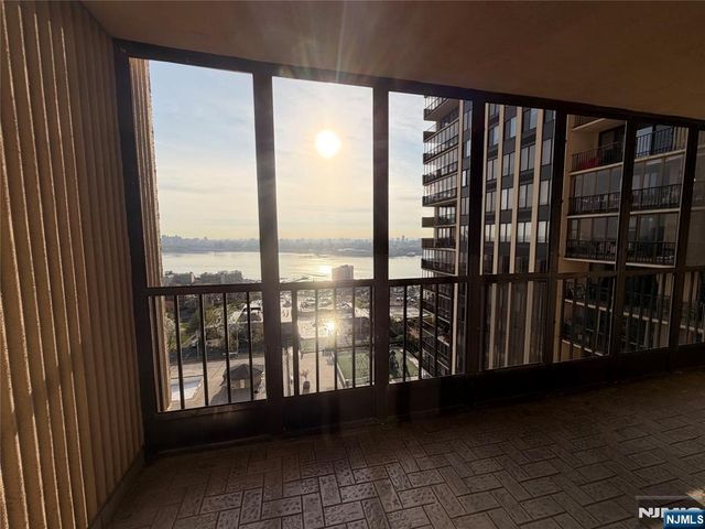 200 Winston 1205, Cliffside Park, NJ 07010