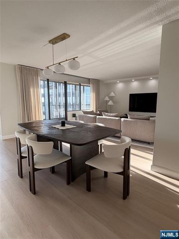 200 Winston 1205, Cliffside Park, NJ 07010