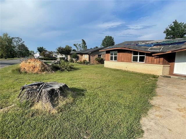 917 S 15th Street, Rogers, AR 72758