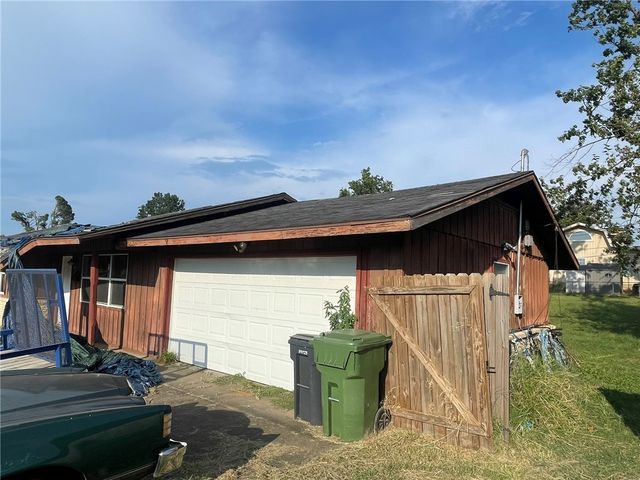 917 S 15th Street, Rogers, AR 72758