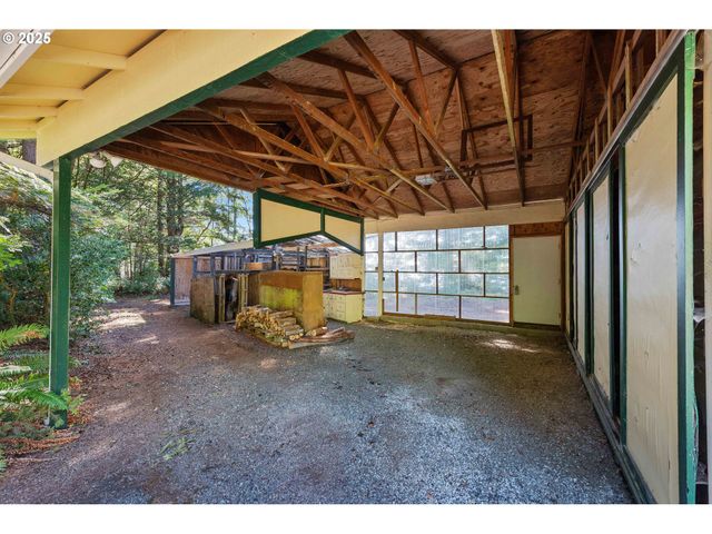 64662 E BAY Rd, North Bend, OR 97459