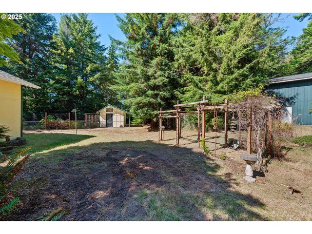 64662 E BAY Rd, North Bend, OR 97459