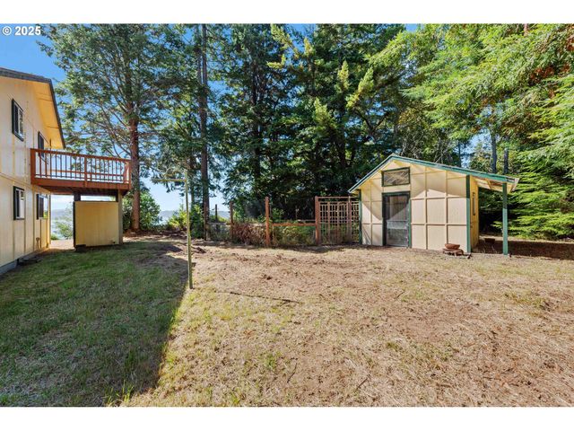 64662 E BAY Rd, North Bend, OR 97459