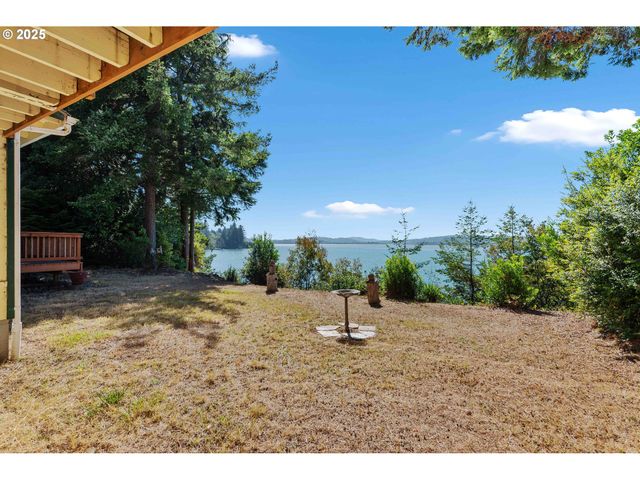64662 E BAY Rd, North Bend, OR 97459