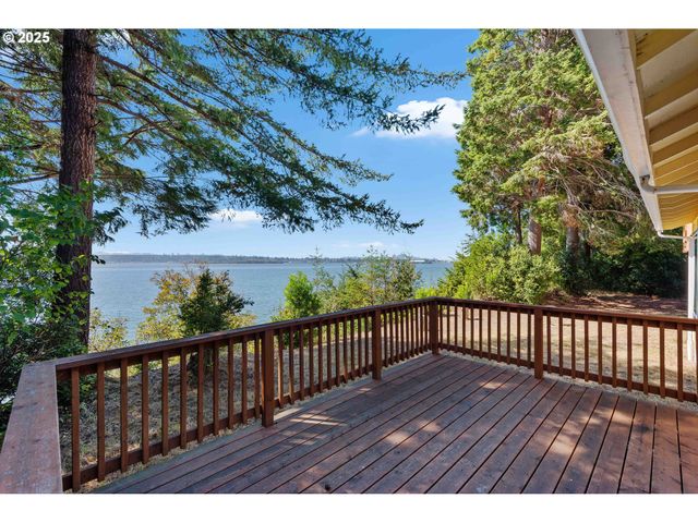 64662 E BAY Rd, North Bend, OR 97459